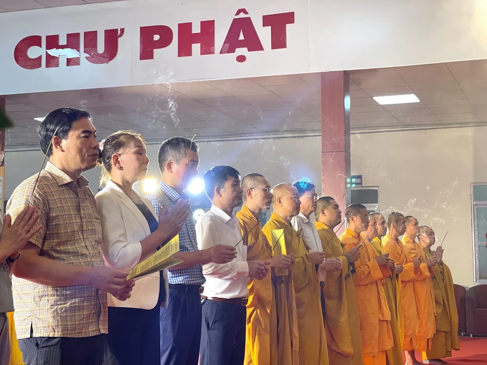 Ban Trị sự GHPGVN tỉnh Lai Châu mừng khánh đản Đức Thế Tôn và trao quyết định chuẩn y nhân sự Ban Văn hoá tỉnh nhiệm kỳ III (2022-2027)