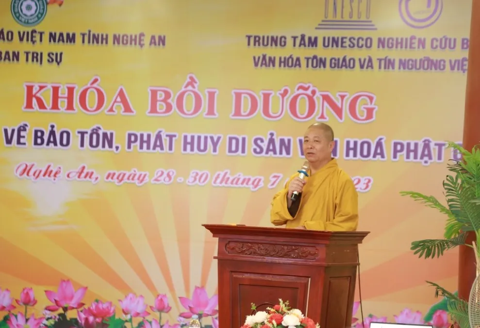 Thượng tọa Thích Thọ Lạc - Trưởng ban Văn hóa Trung ương GHPGVN, Phó Trưởng ban Thường trực Ban Trị sự GHPGVN tỉnh Nghệ An phát biểu khai mạc