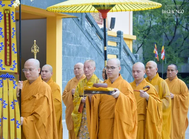 Cung nghinh Đức Pháp chủ quang lâm Đại giới trường Việt Nam Quốc Tự
