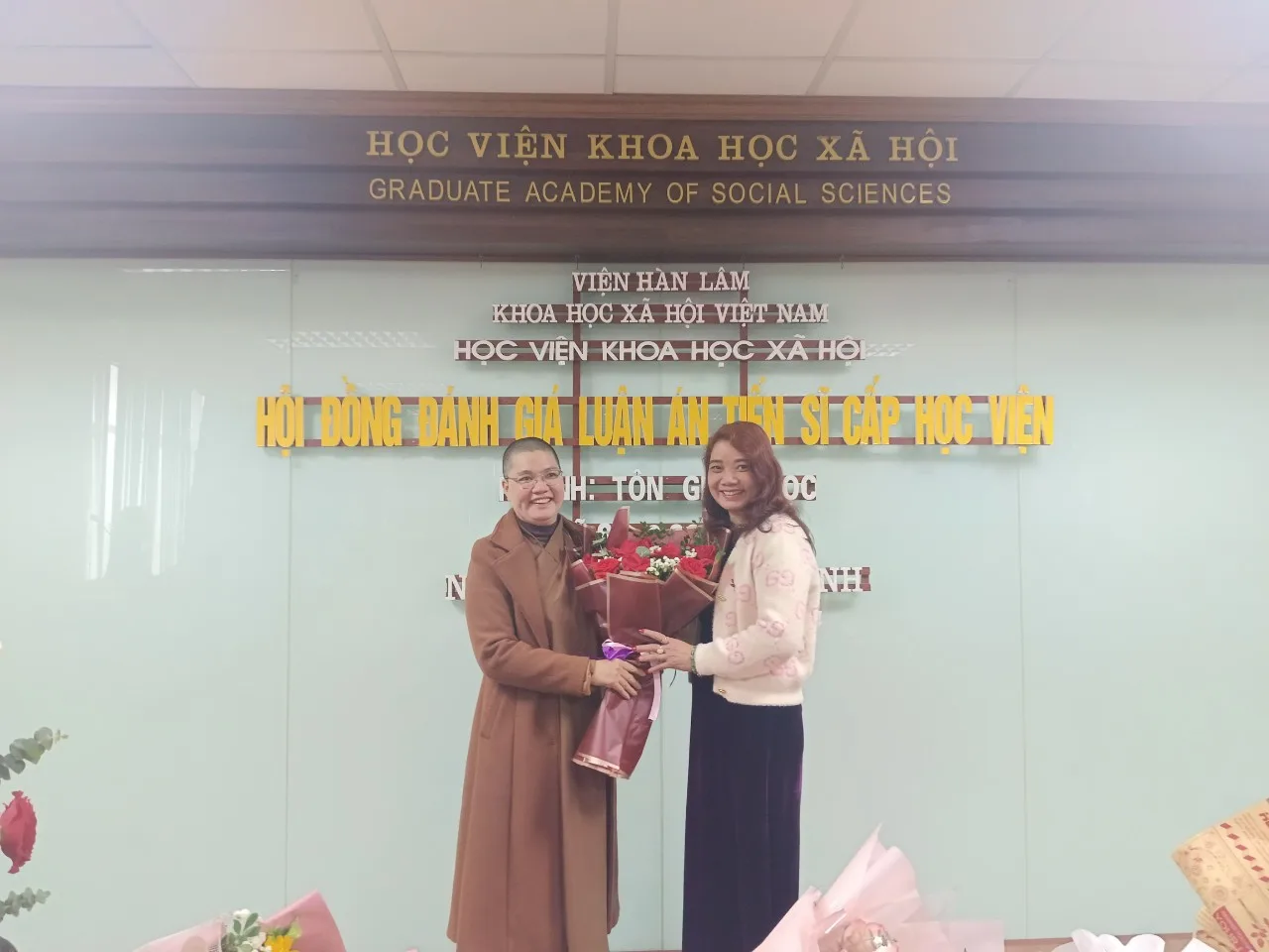 Sáng 30-01-2024, tại Học viện Khoa học Xã hội (TP.Hà Nội), nghiên cứu sinh Hoàng Thị Lan Anh (Thích Giác Ân) - thành viên Ban VHTƯ GHPGVN đã bảo vệ thành công luận án tiến sĩ Phật học cấp học viện với đề tài: "Truyền thừa Tào động ở phía bắc Việt Nam: Nghiên cứu sơn môn Hồng Phúc Hoè Nhai"
