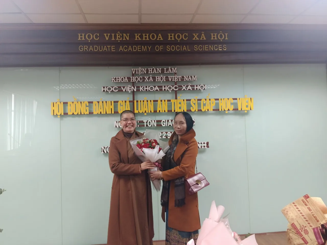 Sáng 30-01-2024, tại Học viện Khoa học Xã hội (TP.Hà Nội), nghiên cứu sinh Hoàng Thị Lan Anh (Thích Giác Ân) - thành viên Ban VHTƯ GHPGVN đã bảo vệ thành công luận án tiến sĩ Phật học cấp học viện với đề tài: "Truyền thừa Tào động ở phía bắc Việt Nam: Nghiên cứu sơn môn Hồng Phúc Hoè Nhai"