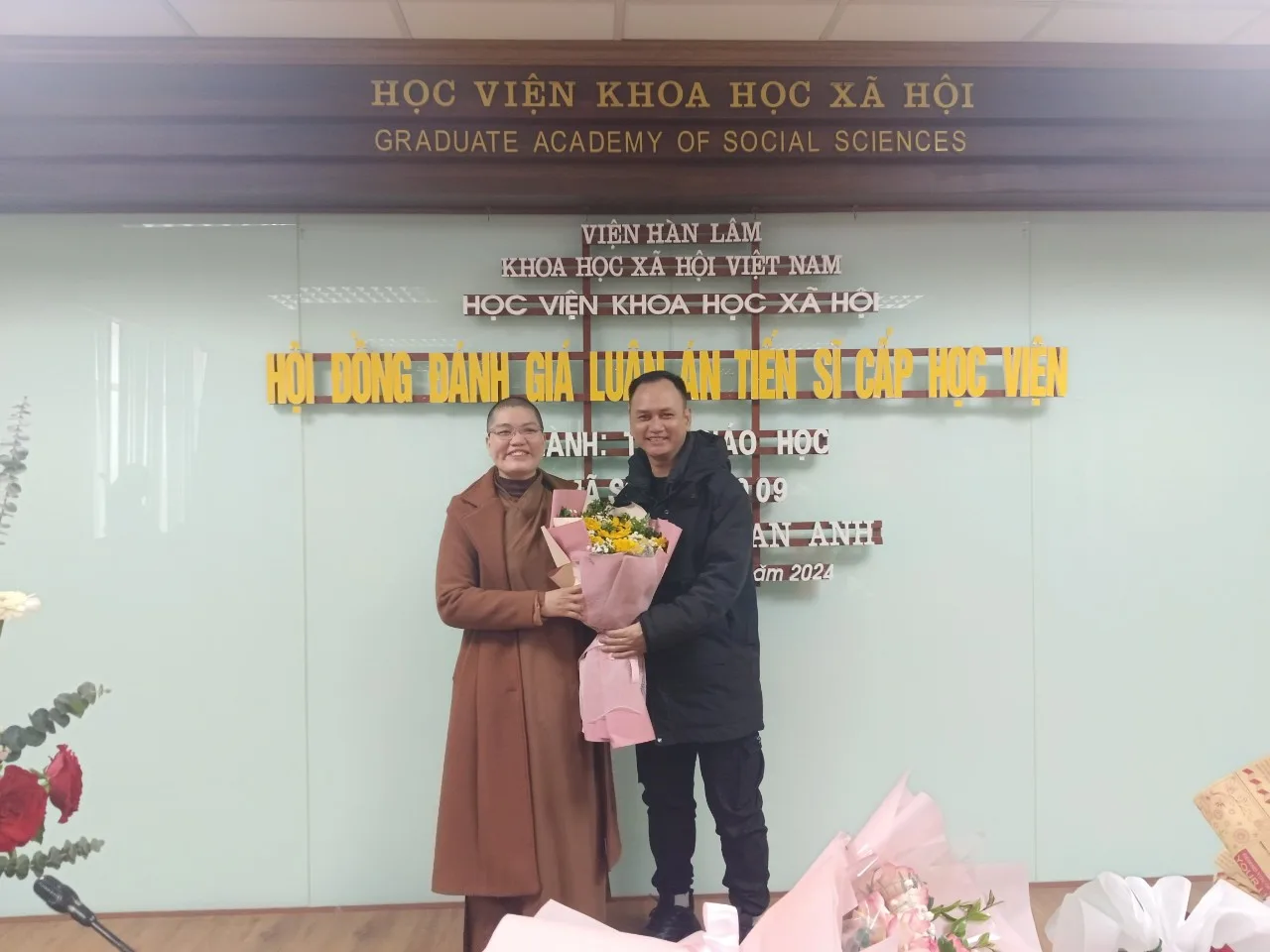 Sáng 30-01-2024, tại Học viện Khoa học Xã hội (TP.Hà Nội), nghiên cứu sinh Hoàng Thị Lan Anh (Thích Giác Ân) - thành viên Ban VHTƯ GHPGVN đã bảo vệ thành công luận án tiến sĩ Phật học cấp học viện với đề tài: "Truyền thừa Tào động ở phía bắc Việt Nam: Nghiên cứu sơn môn Hồng Phúc Hoè Nhai"
