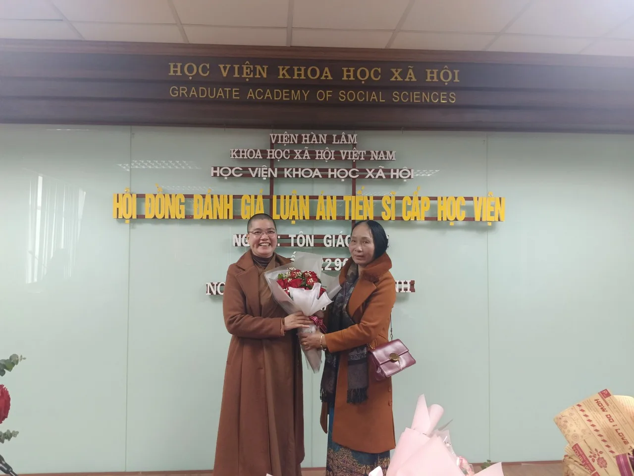 Sáng 30-01-2024, tại Học viện Khoa học Xã hội (TP.Hà Nội), nghiên cứu sinh Hoàng Thị Lan Anh (Thích Giác Ân) - thành viên Ban VHTƯ GHPGVN đã bảo vệ thành công luận án tiến sĩ Phật học cấp học viện với đề tài: "Truyền thừa Tào động ở phía bắc Việt Nam: Nghiên cứu sơn môn Hồng Phúc Hoè Nhai"