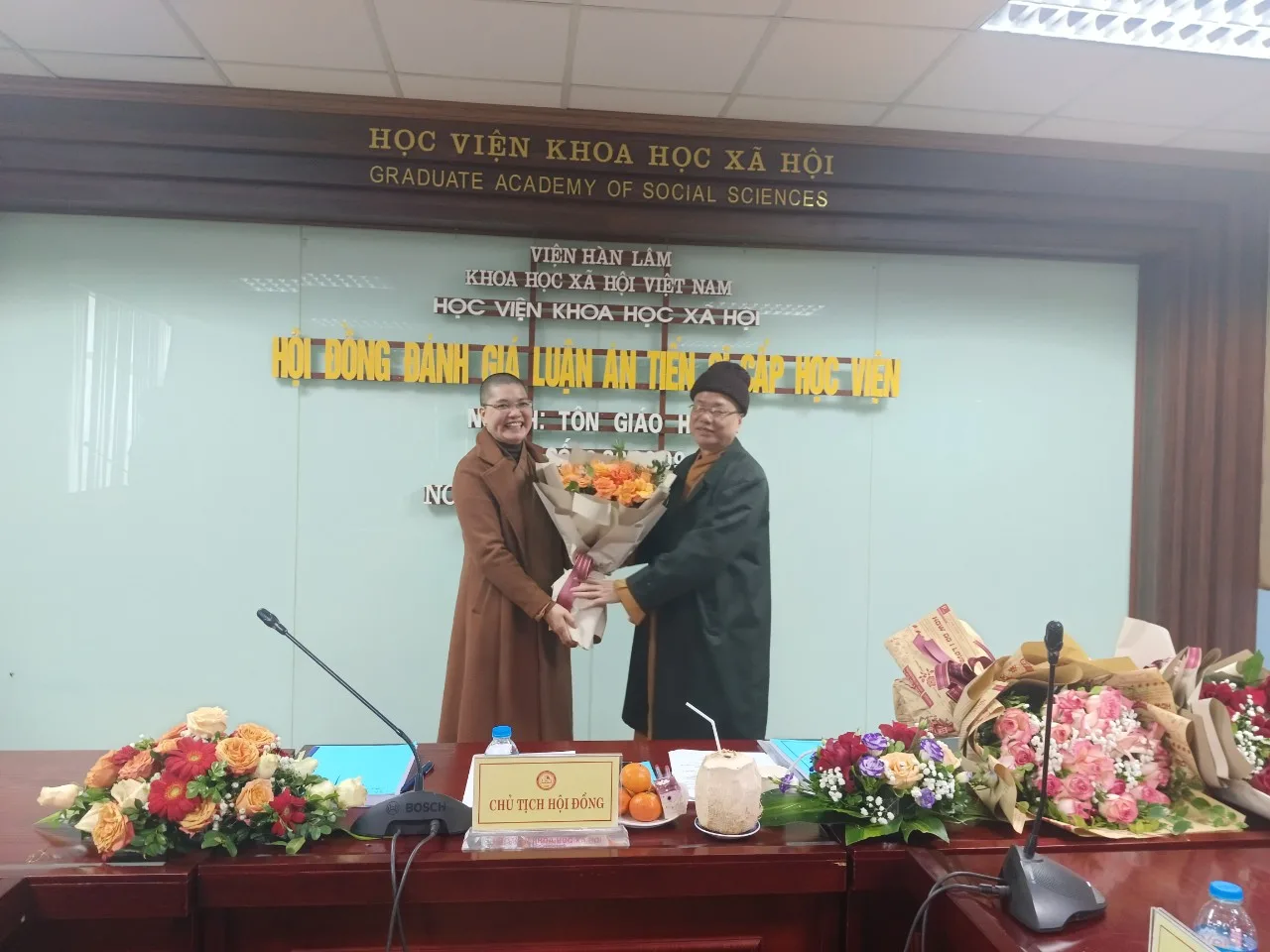 Sáng 30-01-2024, tại Học viện Khoa học Xã hội (TP.Hà Nội), nghiên cứu sinh Hoàng Thị Lan Anh (Thích Giác Ân) - thành viên Ban VHTƯ GHPGVN đã bảo vệ thành công luận án tiến sĩ Phật học cấp học viện với đề tài: "Truyền thừa Tào động ở phía bắc Việt Nam: Nghiên cứu sơn môn Hồng Phúc Hoè Nhai"