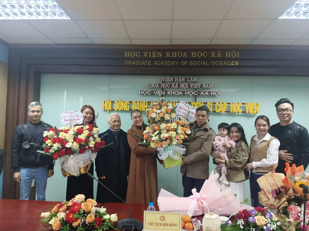 Sáng 30-01-2024, tại Học viện Khoa học Xã hội (TP.Hà Nội), nghiên cứu sinh Hoàng Thị Lan Anh (Thích Giác Ân) - thành viên Ban VHTƯ GHPGVN đã bảo vệ thành công luận án tiến sĩ Phật học cấp học viện với đề tài: "Truyền thừa Tào động ở phía bắc Việt Nam: Nghiên cứu sơn môn Hồng Phúc Hoè Nhai"