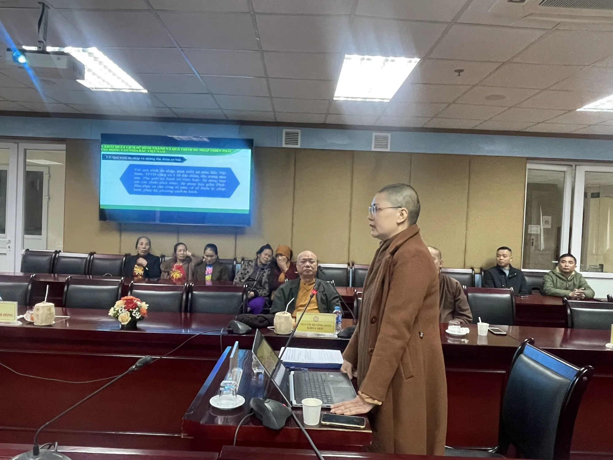Sáng 30-01-2024, tại Học viện Khoa học Xã hội (TP.Hà Nội), nghiên cứu sinh Hoàng Thị Lan Anh (Thích Giác Ân) - thành viên Ban VHTƯ GHPGVN đã bảo vệ thành công luận án tiến sĩ Phật học cấp học viện với đề tài: "Truyền thừa Tào động ở phía bắc Việt Nam: Nghiên cứu sơn môn Hồng Phúc Hoè Nhai"
