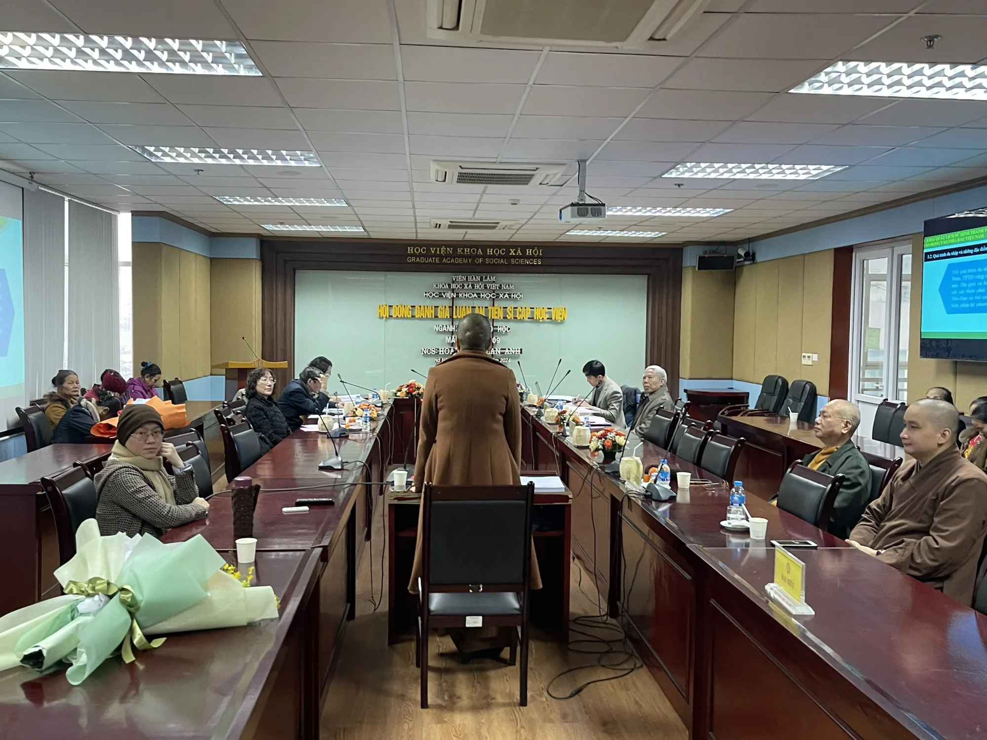 Sáng 30-01-2024, tại Học viện Khoa học Xã hội (TP.Hà Nội), nghiên cứu sinh Hoàng Thị Lan Anh (Thích Giác Ân) - thành viên Ban VHTƯ GHPGVN đã bảo vệ thành công luận án tiến sĩ Phật học cấp học viện với đề tài: "Truyền thừa Tào động ở phía bắc Việt Nam: Nghiên cứu sơn môn Hồng Phúc Hoè Nhai"