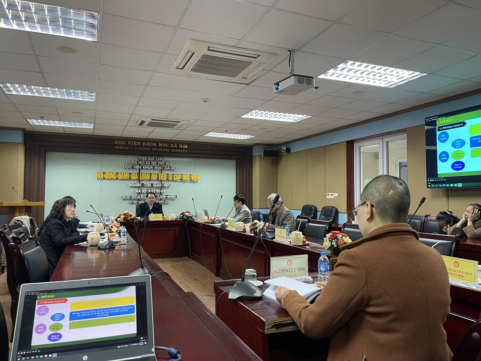 Sáng 30-01-2024, tại Học viện Khoa học Xã hội (TP.Hà Nội), nghiên cứu sinh Hoàng Thị Lan Anh (Thích Giác Ân) - thành viên Ban VHTƯ GHPGVN đã bảo vệ thành công luận án tiến sĩ Phật học cấp học viện với đề tài: "Truyền thừa Tào động ở phía bắc Việt Nam: Nghiên cứu sơn môn Hồng Phúc Hoè Nhai"