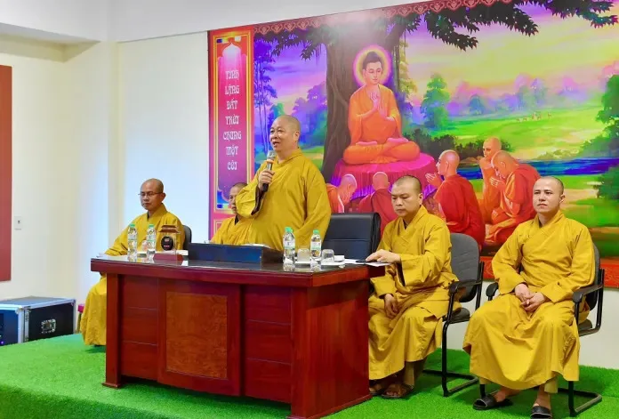 Các vị hòa thượng chủ trì buổi tọa đàm và lễ phát động sáng tác ca khúc Phật giáo.