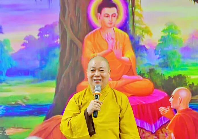 Hòa thượng Thích Thọ Lạc phát biểu.