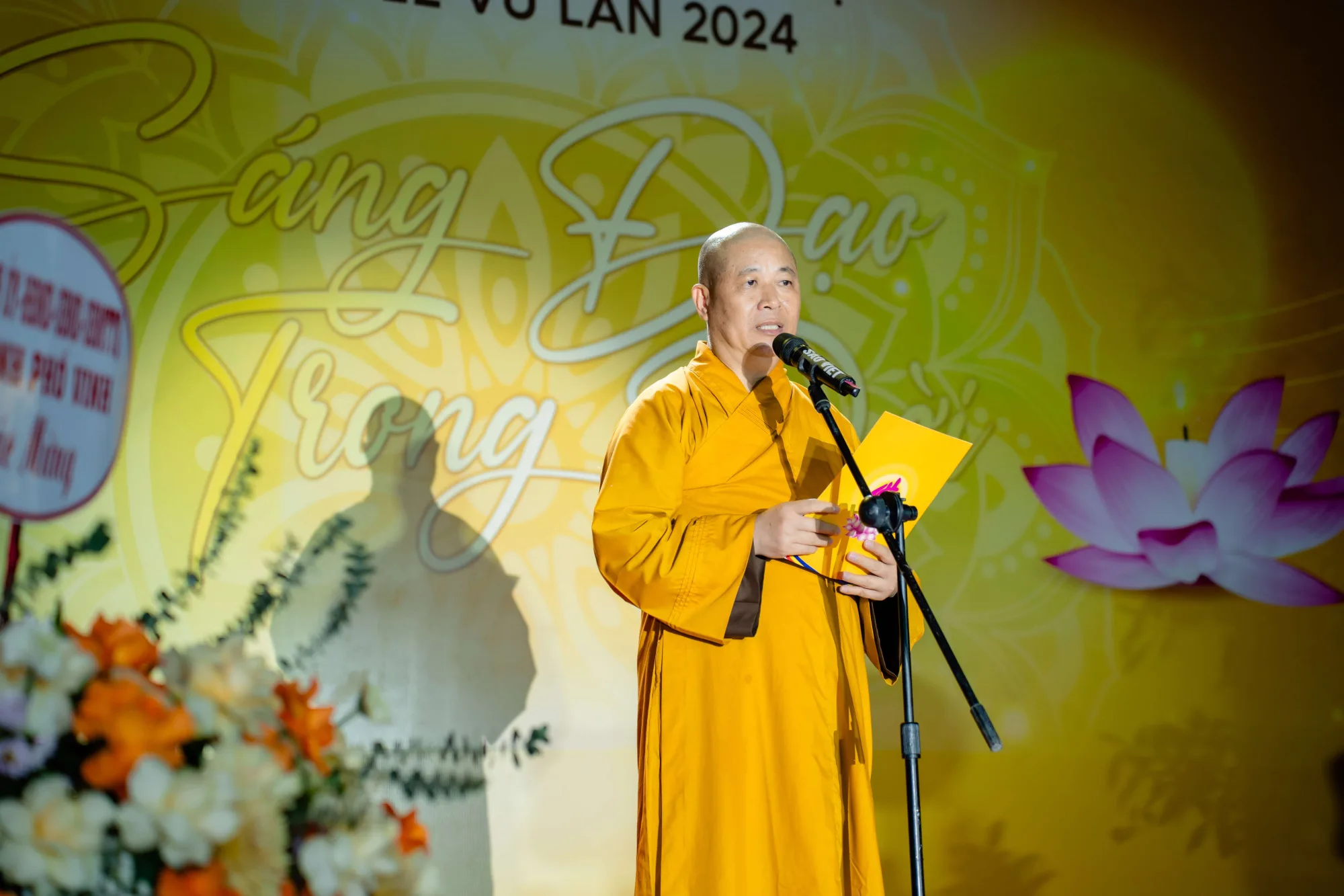 Hoà thượng Thích Thọ Lạc, Ủy viên Thường trực Hội đồng Trị sự, Trưởng Ban Văn hóa Trung ương - Trưởng ban tổ chức chương trình phát biểu.