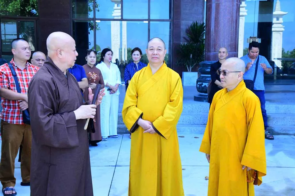 BAN NGHI LỄ VÀ BAN VĂN HÓA TRUNG ƯƠNG KHẢO SÁT KHÔNG GIAN TỔ CHỨC ĐẠI LỄ VESAK NĂM 2025