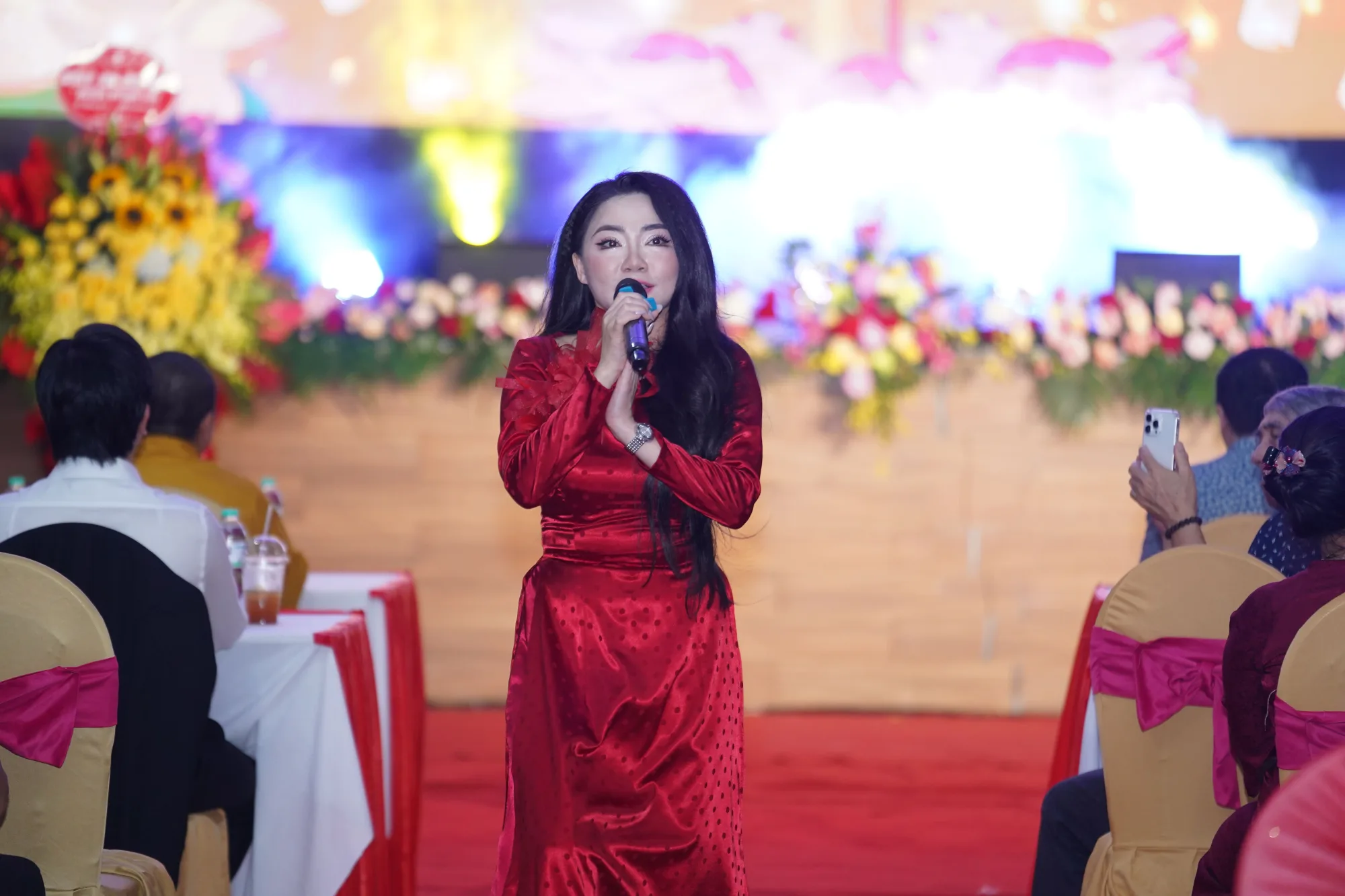 Hồ Quỳnh Hương, Trần Thu Hường và các nghệ sĩ hội ngộ tại đêm nhạc “Sáng Đạo Trong Đời”