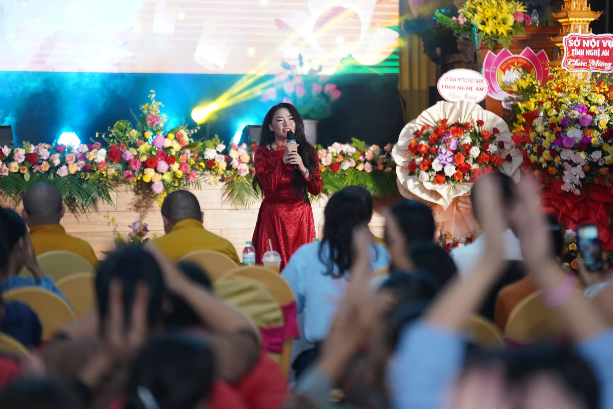 Hồ Quỳnh Hương, Trần Thu Hường và các nghệ sĩ hội ngộ tại đêm nhạc “Sáng Đạo Trong Đời”