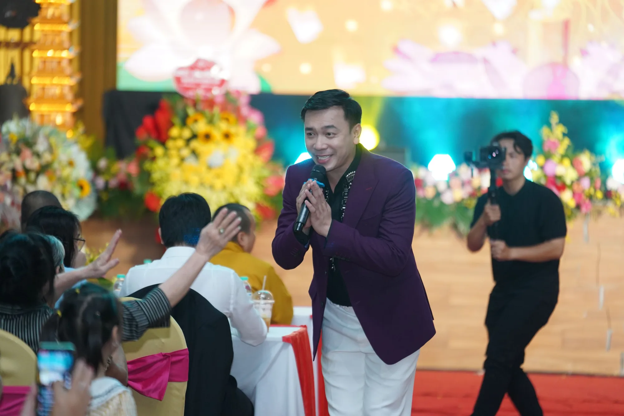 Hồ Quỳnh Hương, Trần Thu Hường và các nghệ sĩ hội ngộ tại đêm nhạc “Sáng Đạo Trong Đời”