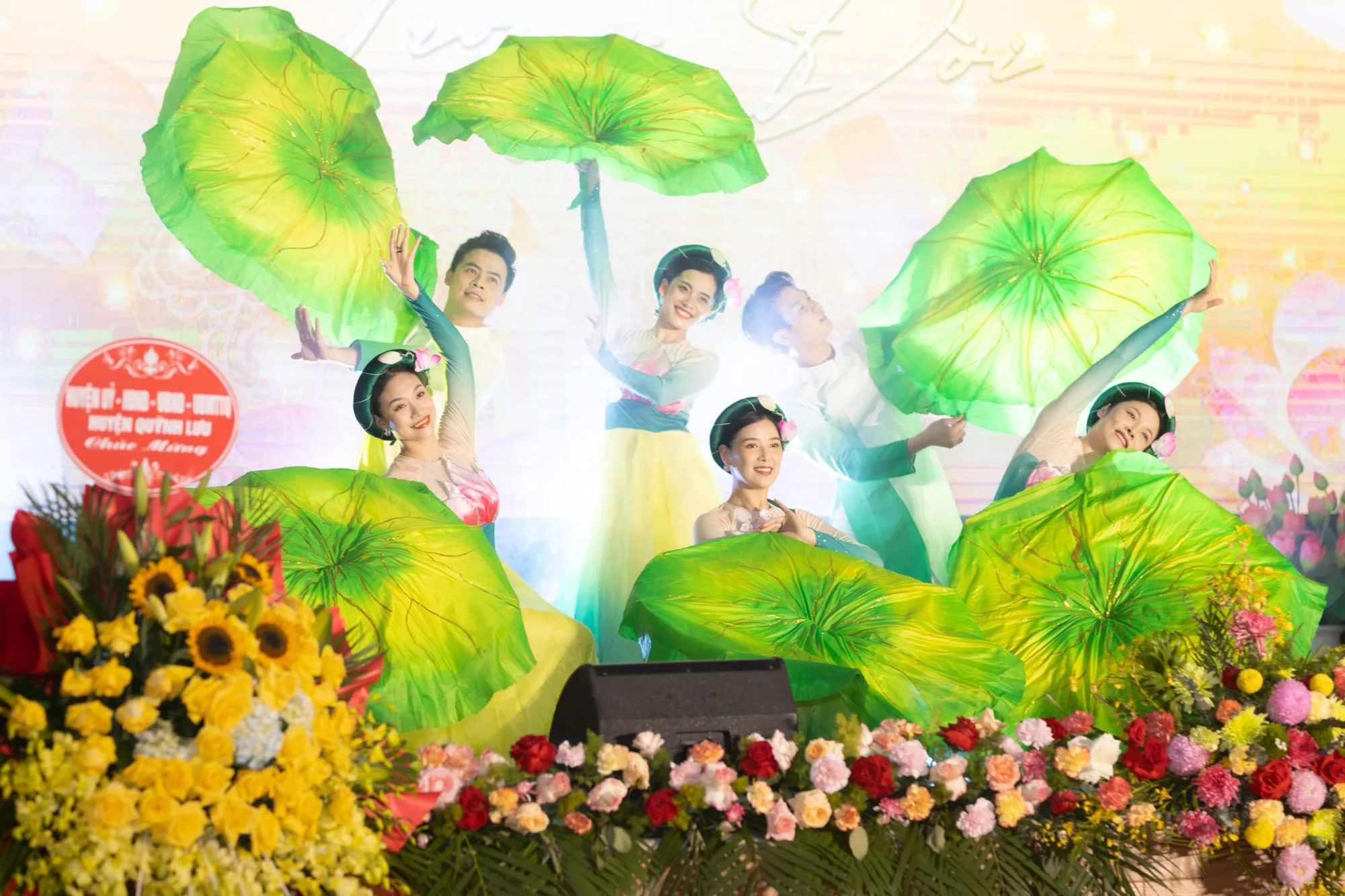 Hồ Quỳnh Hương, Trần Thu Hường và các nghệ sĩ hội ngộ tại đêm nhạc “Sáng Đạo Trong Đời”