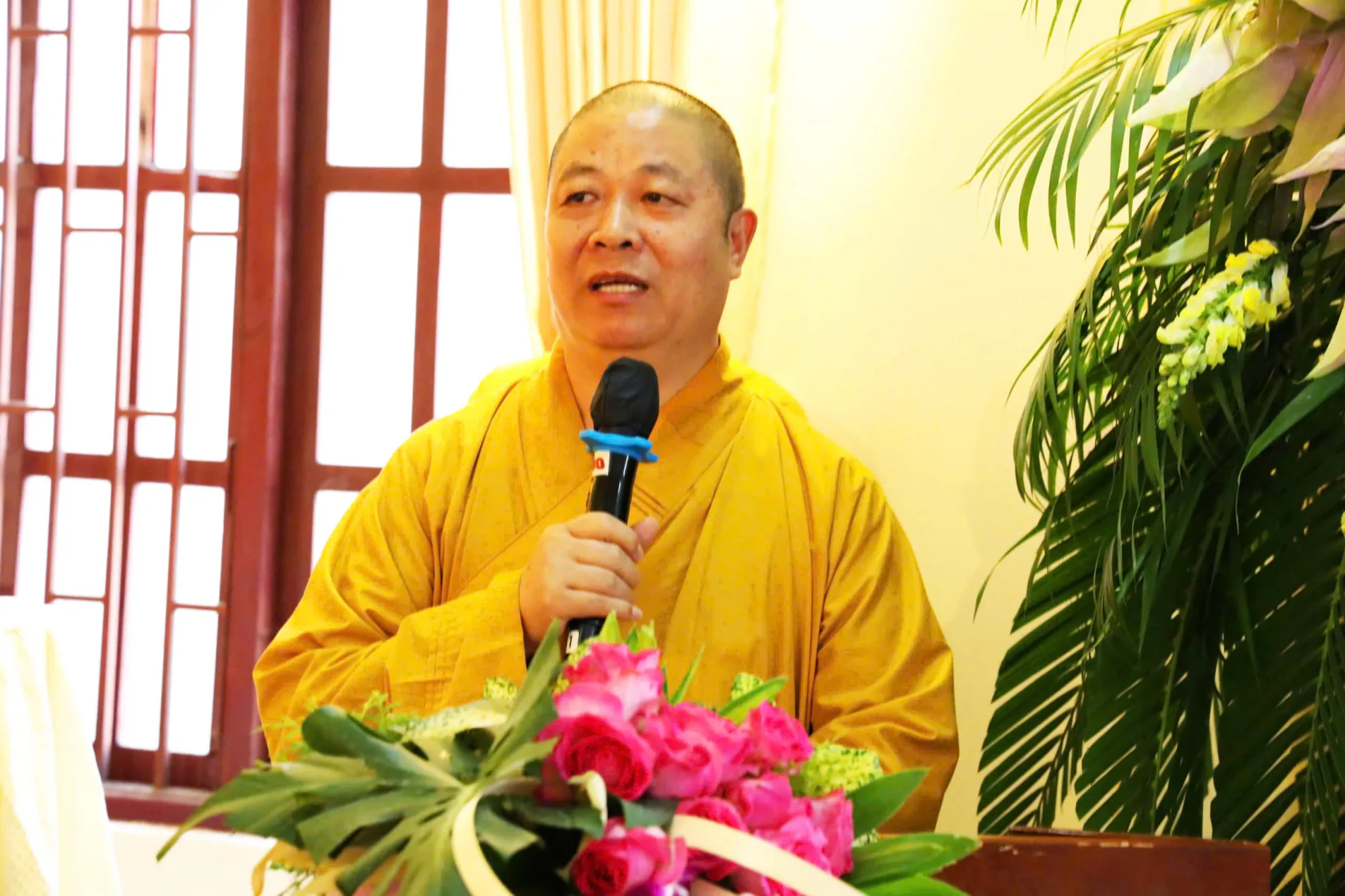 Hòa thượng Thích Thọ Lạc phát biểu tại buổi lễ.