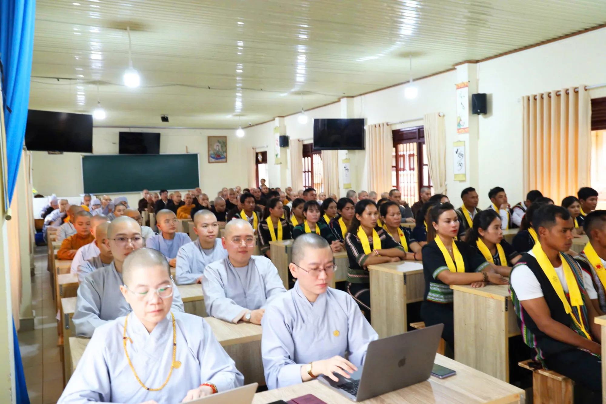 Lâm Đồng - Ban Văn hoá Trung ương GHPGVN cùng Ban Trị sự GHPGVN tỉnh Lâm Đồng thực hiện lễ Ký kết hợp tác thực hiện 4 đề án: "Ngôn ngữ, Pháp phục, Kiến trúc, Di sản"