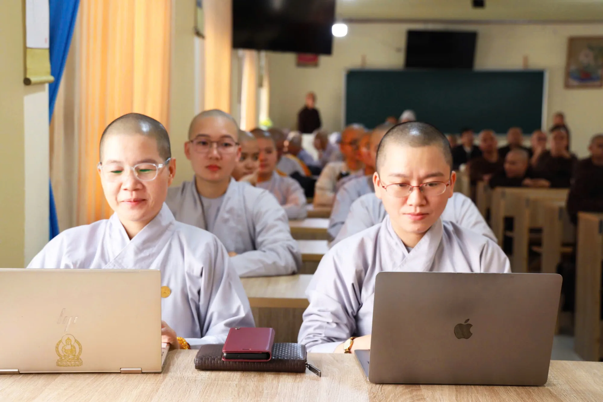 Lâm Đồng - Ban Văn hoá Trung ương GHPGVN cùng Ban Trị sự GHPGVN tỉnh Lâm Đồng thực hiện lễ Ký kết hợp tác thực hiện 4 đề án: "Ngôn ngữ, Pháp phục, Kiến trúc, Di sản"