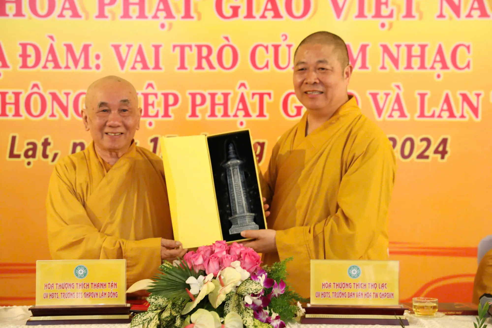 Lâm Đồng - Ban Văn hoá Trung ương GHPGVN cùng Ban Trị sự GHPGVN tỉnh Lâm Đồng thực hiện lễ Ký kết hợp tác thực hiện 4 đề án: "Ngôn ngữ, Pháp phục, Kiến trúc, Di sản"
