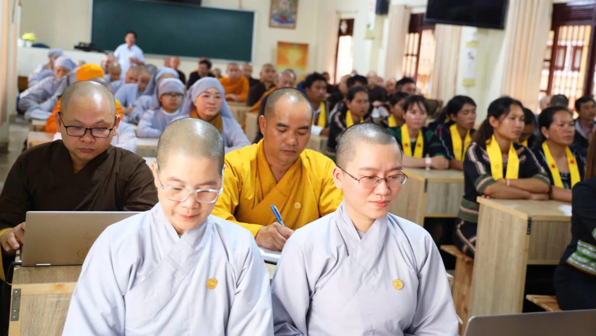 Lâm Đồng - Ban Văn hoá Trung ương GHPGVN cùng Ban Trị sự GHPGVN tỉnh Lâm Đồng thực hiện lễ Ký kết hợp tác thực hiện 4 đề án: "Ngôn ngữ, Pháp phục, Kiến trúc, Di sản"