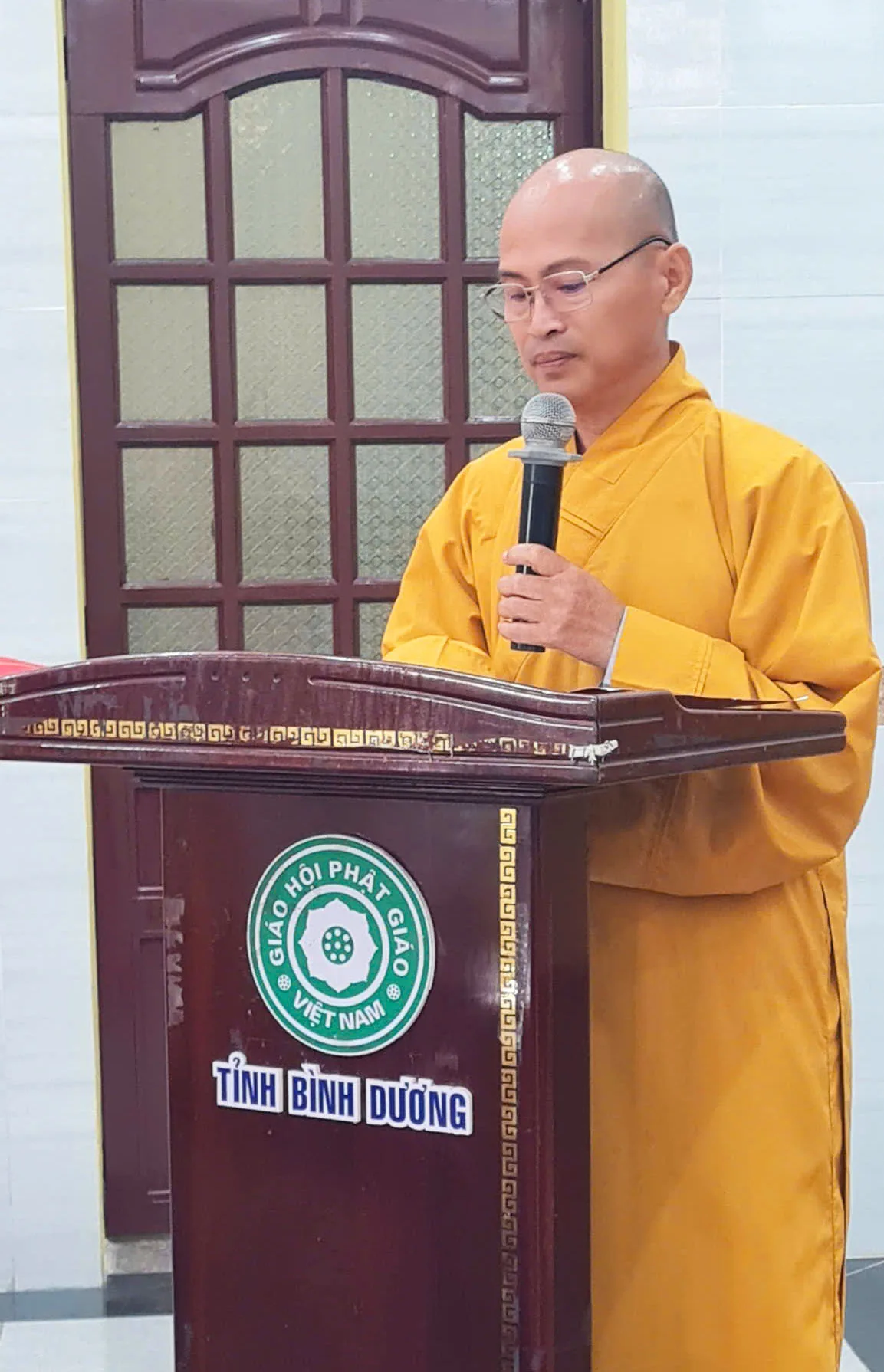 Thượng tọa Thích Lệ Trí – UV HĐTS, Phó Trưởng Ban Văn hóa Trung ương GHPGVN; tuyên đọc lời cảm tạ đến hội nghị