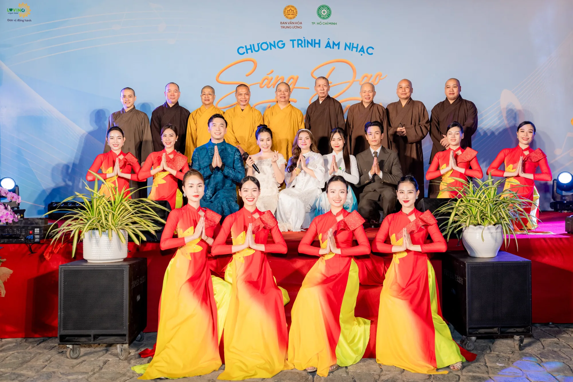 Hồ Quỳnh Hương hội ngộ cùng học trò Myra Trần trong đêm nhạc "Sáng đạo trong đời" tại TP.HCM