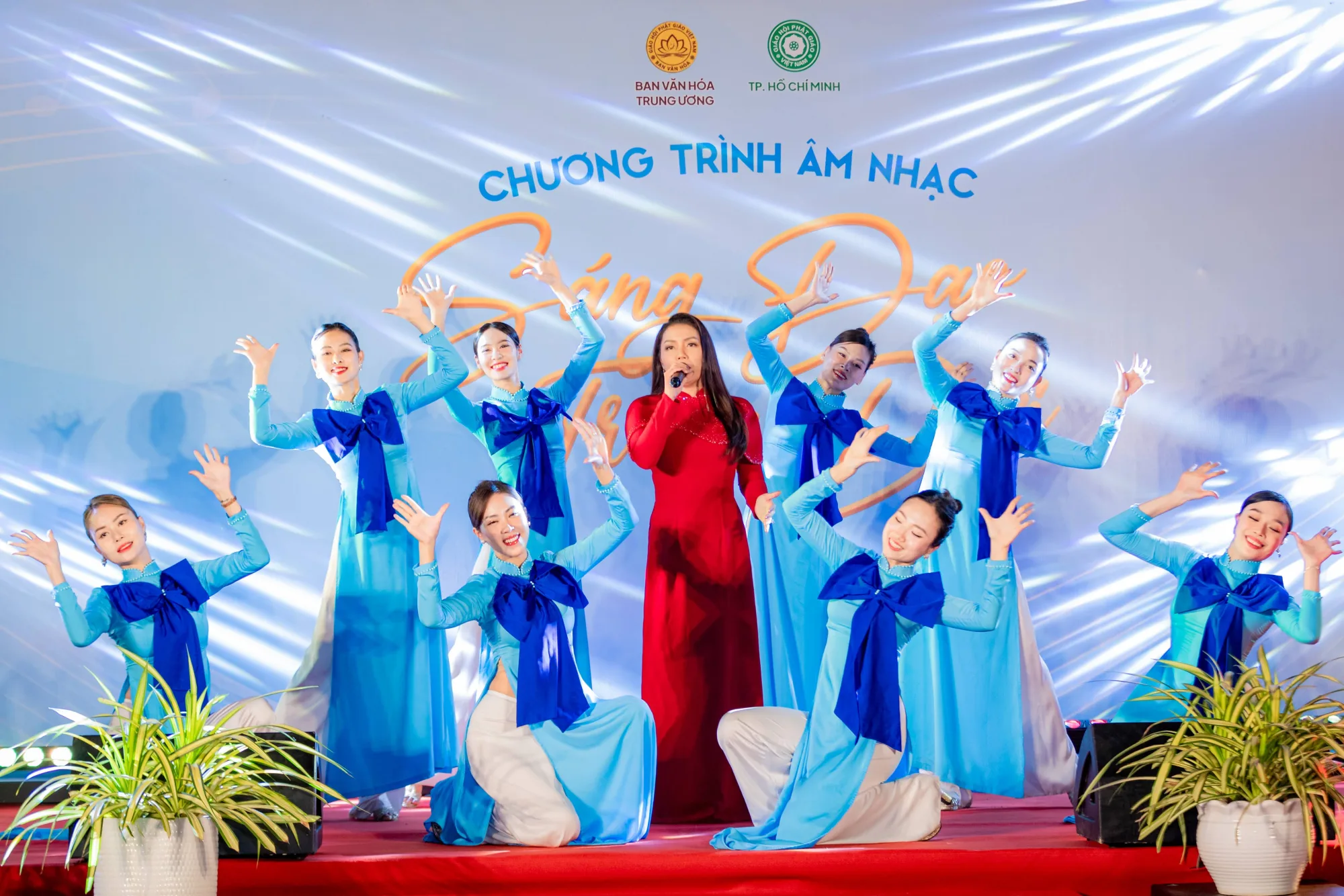 Ca sĩ Ngọc Anh khoe giọng hát ngọt ngào với nhạc phẩm ‘Điều Tuyệt Vời’