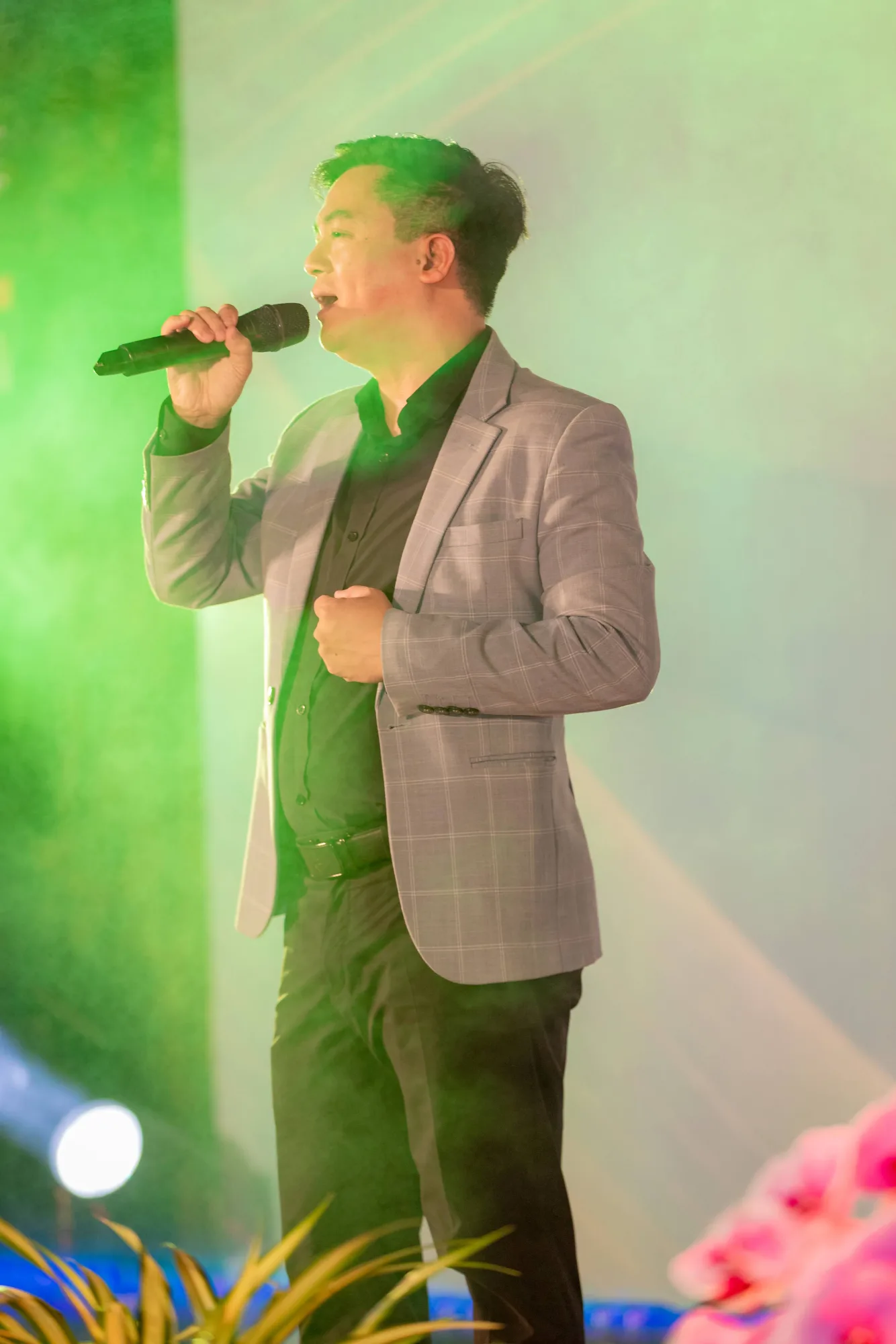Ngoài ra, NSƯT Quang Hưng lần đầu thể hiện ca khúc “Sáng Đạo Đẹp Đời”, cũng là một tác phẩm được gửi về cuộc vận động sáng tác âm nhạc “Sáng Đạo Trong Đời”.