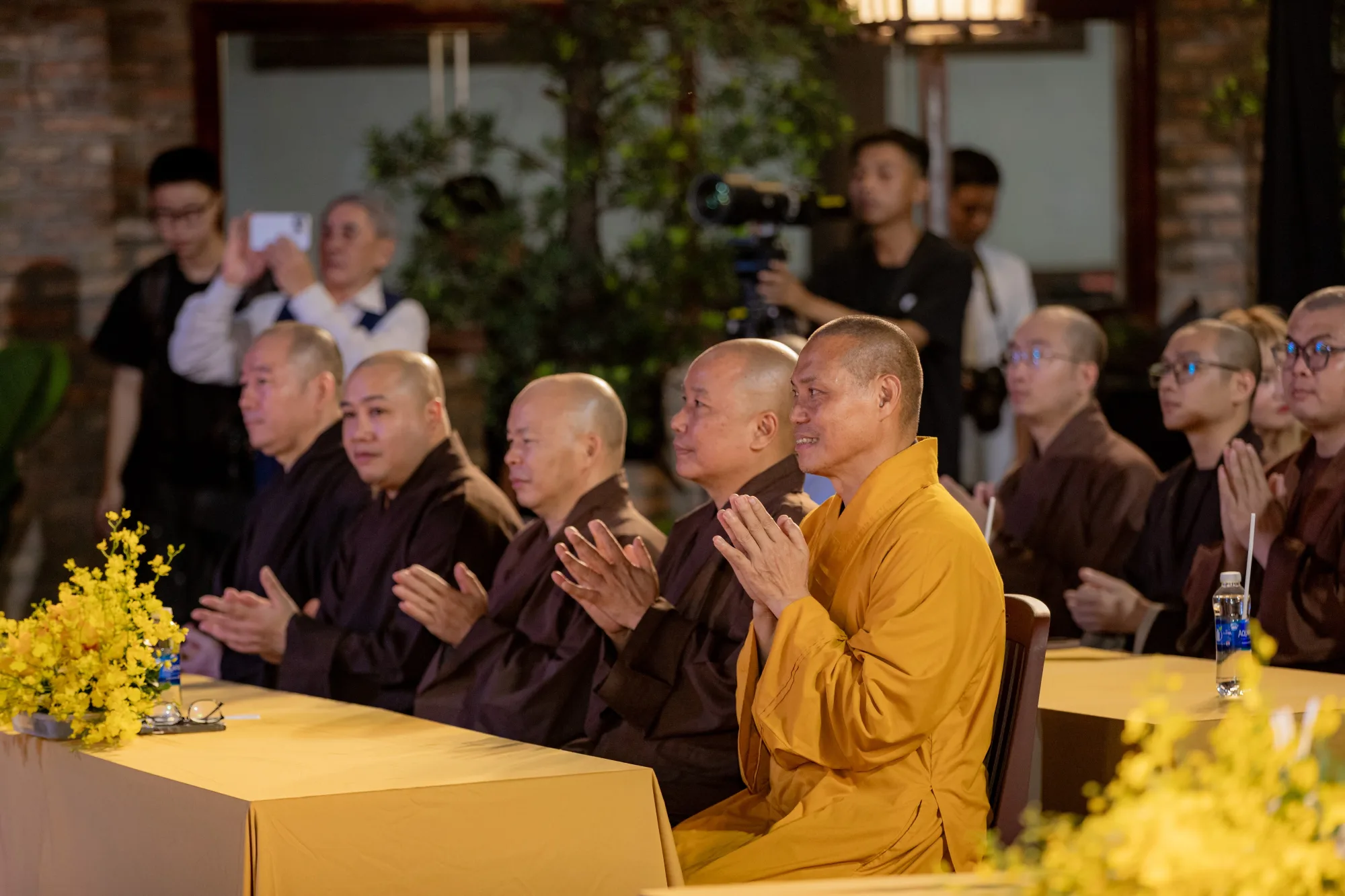 Hồ Quỳnh Hương hội ngộ cùng học trò Myra Trần trong đêm nhạc "Sáng đạo trong đời" tại TP.HCM