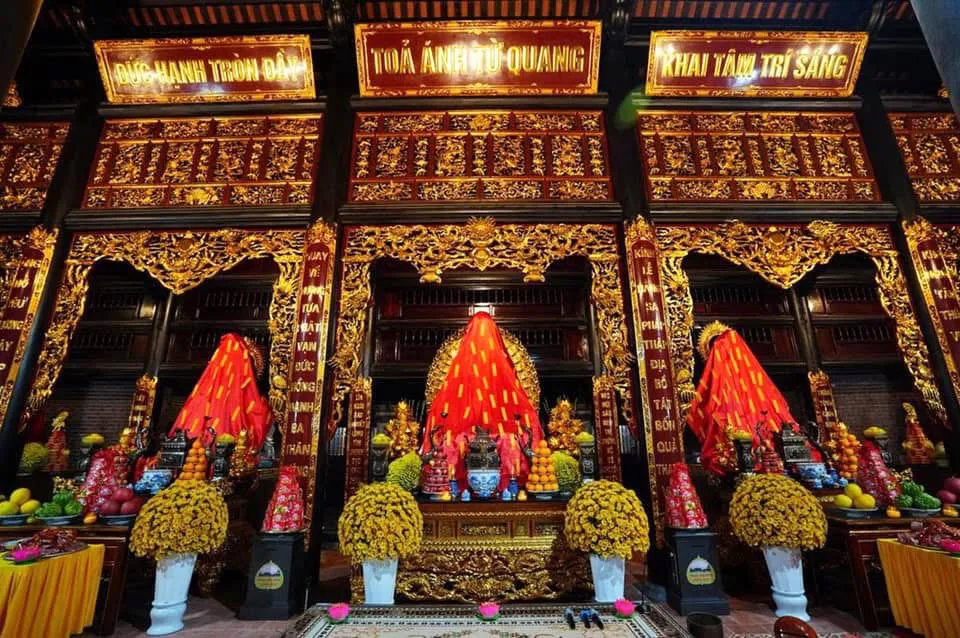 Tam bảo chùa Phúc Minh