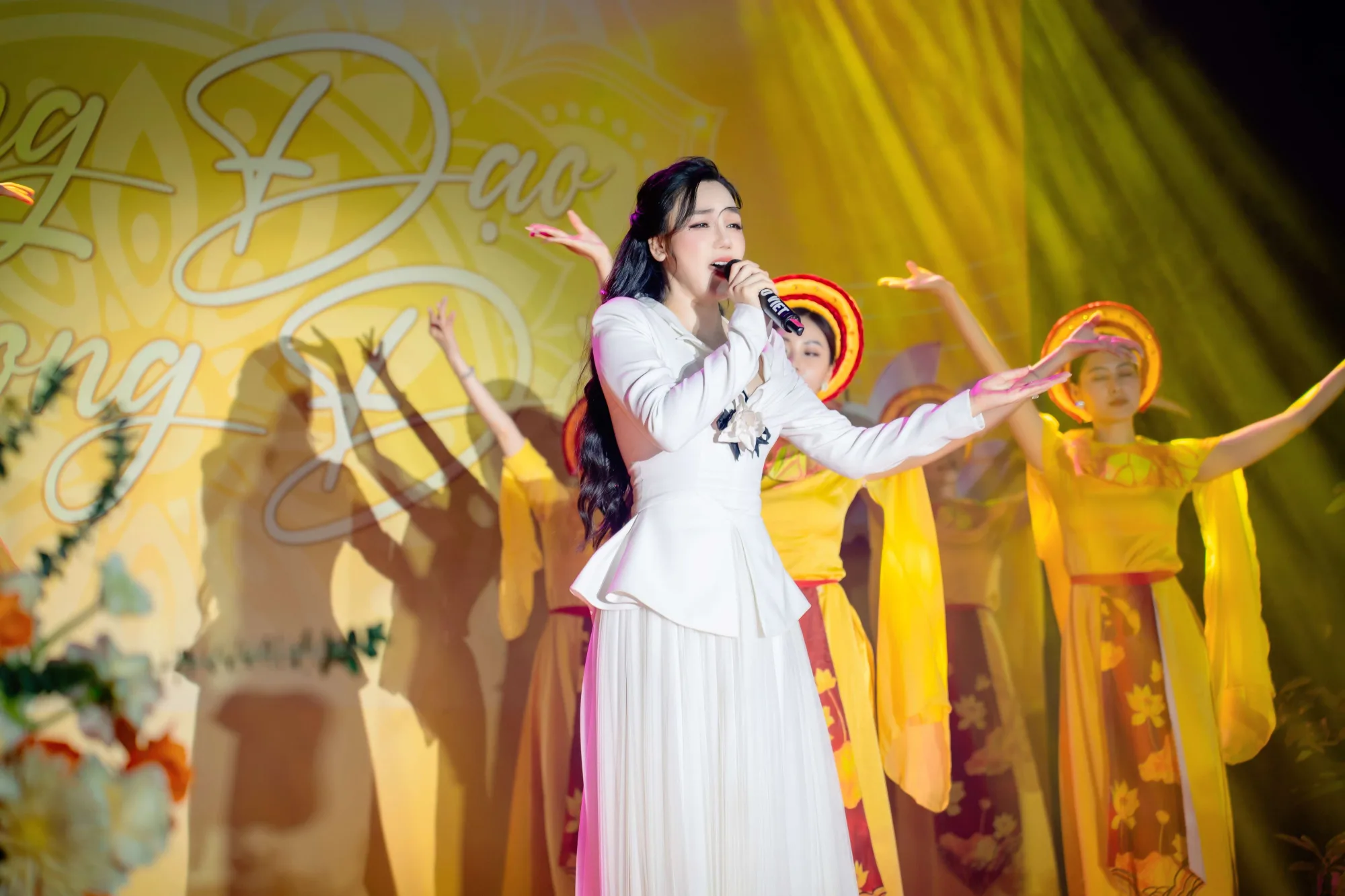 Hồ Quỳnh Hương, Phạm Phương Thảo… hội ngộ tại chương trình nghệ thuật mừng lễ Vu Lan 2024