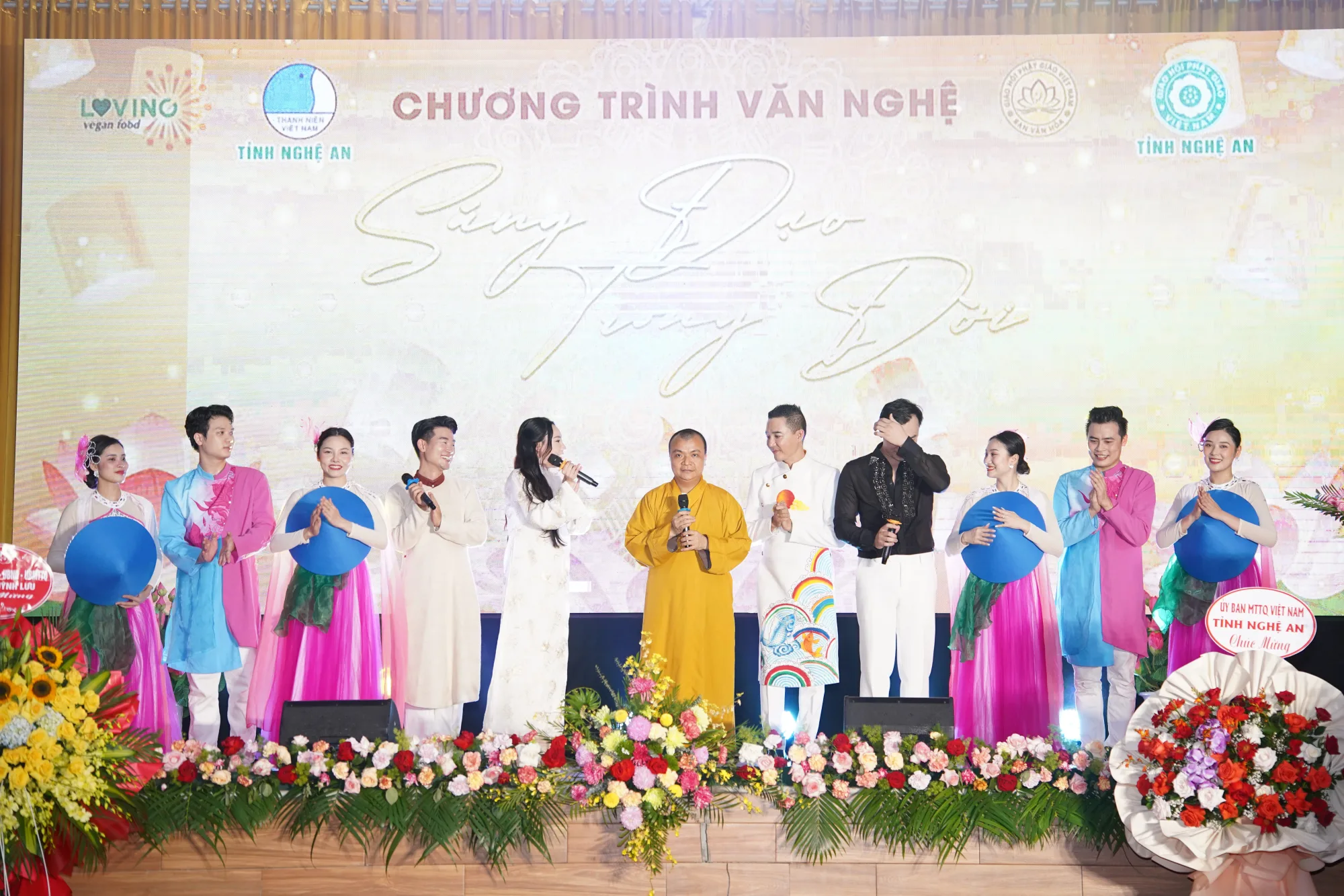 Hồ Quỳnh Hương, Trần Thu Hường và các nghệ sĩ hội ngộ tại đêm nhạc “Sáng Đạo Trong Đời”