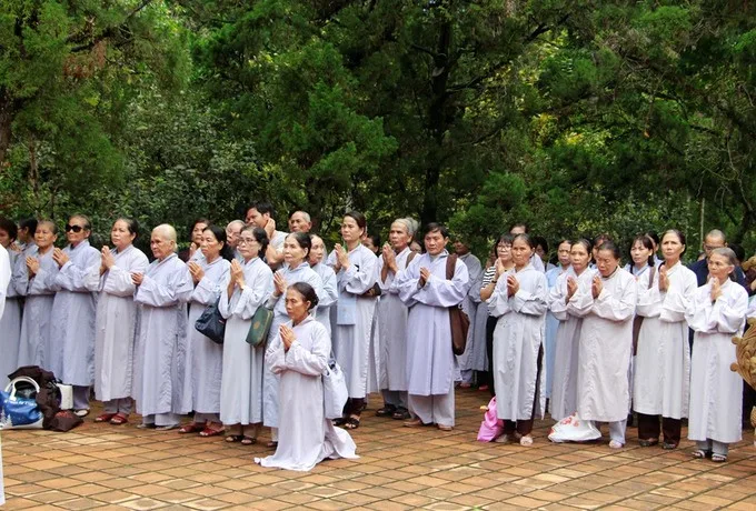 Thiền sư Nhất Hạnh gặp Phật tử ngày giỗ Tổ chùa Từ Hiếu-2