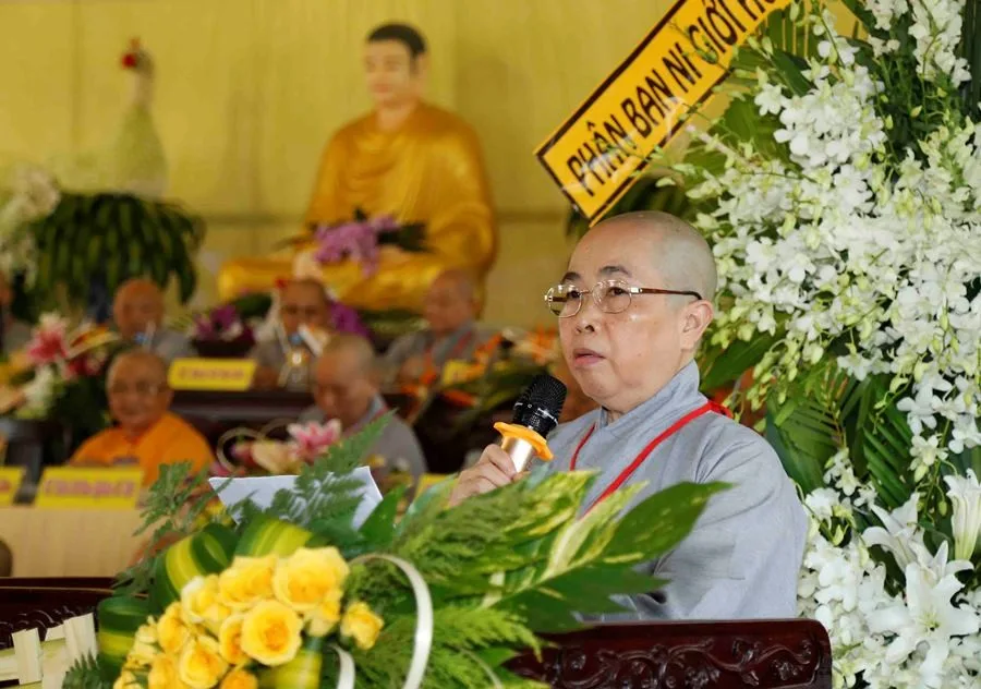 Phật tử đồng tụng bài Khánh đản