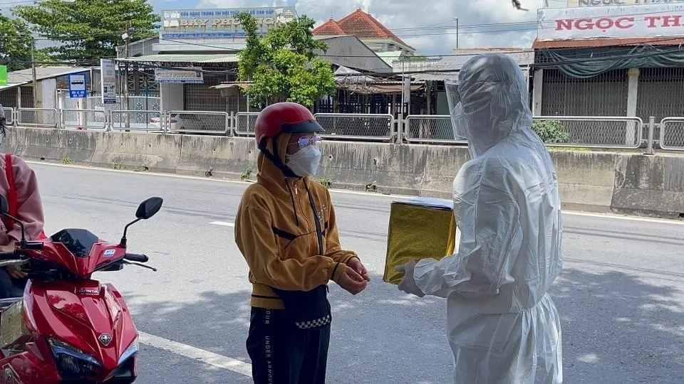 Hũ tro cốt người đàn ông mất vì Covid-19 và chiếc phong bì giấu kín-1