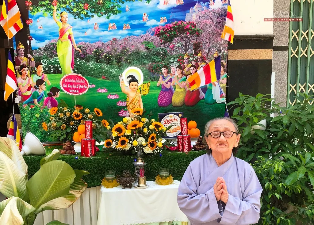 Cụ Ân tại vườn Lâm-tỳ-ni tư gia kính mừng Phật đản PL.2563 (DL.2019)
