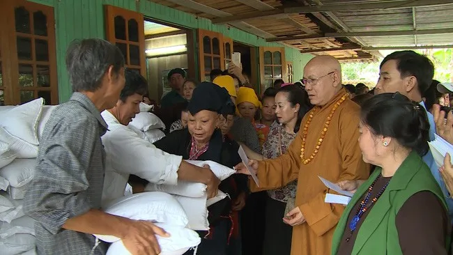 Nhìn lại 38 năm hình thành và phát triển của Giáo hội PGVN-2