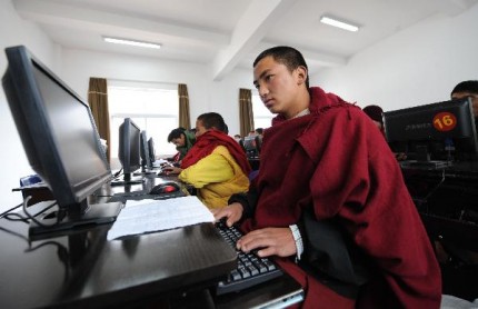 Làm gì để hoằng pháp đi vào cuộc sống?