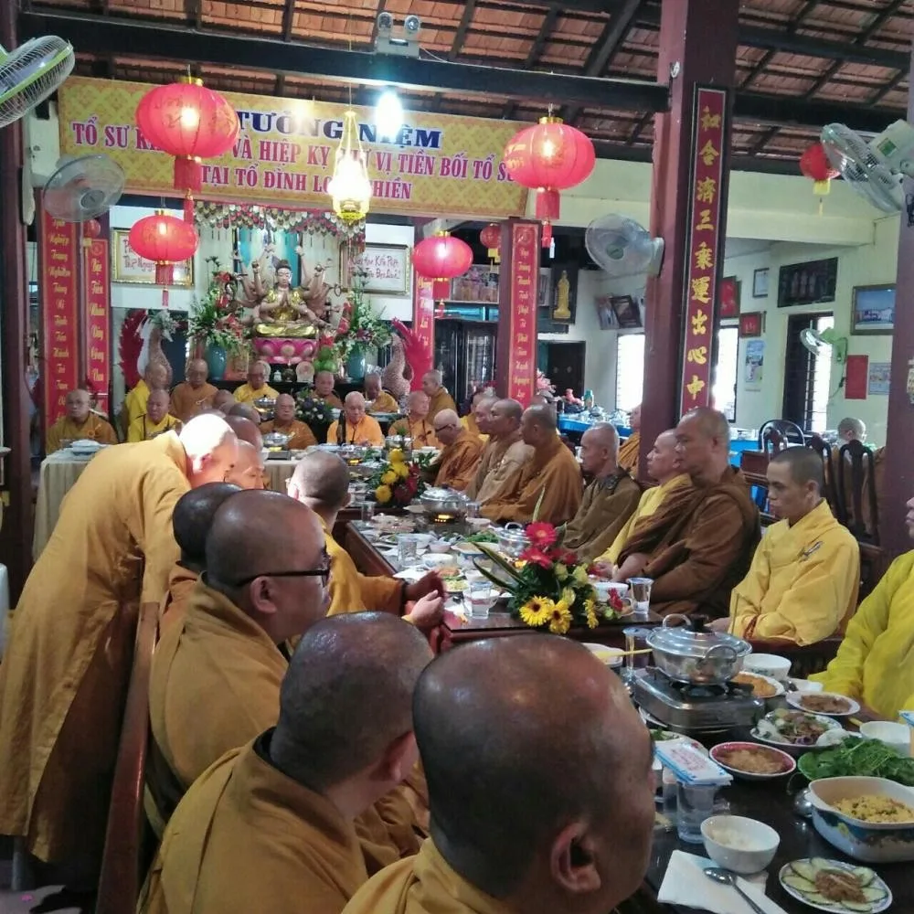 Lễ cúng dường Trai tăng