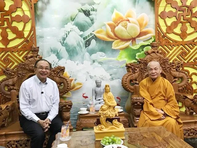 Hoà thượng Chủ tịch thân mật tiếp Trung tướng Lê Đông Phong