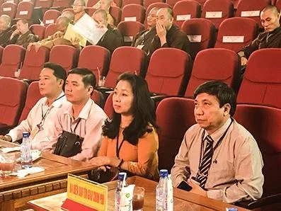 Chính quyền tham dự