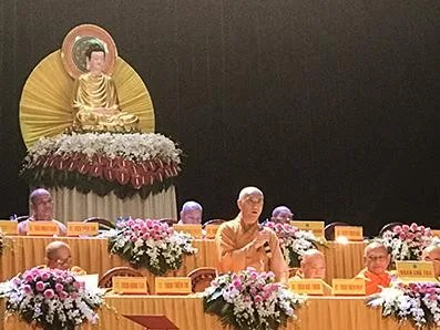 HT. Thích Huệ Thông điều hành phiên trù bị Đại hội