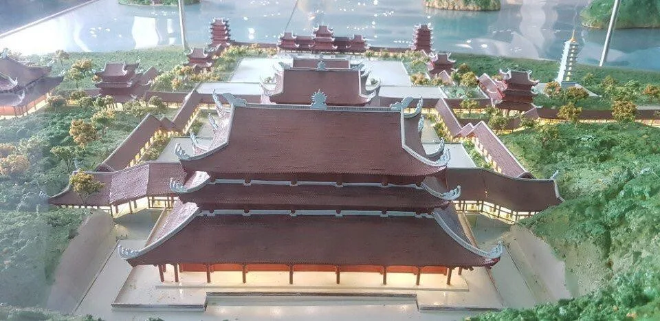 Hoà thượng Chủ tịch trồng cây tại chùa Tam Trúc – nơi tổ chức Vesak LHQ 2019