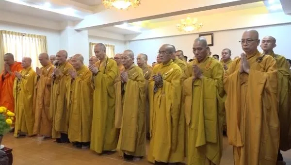 Chư Tôn đức dâng lời tác bạch