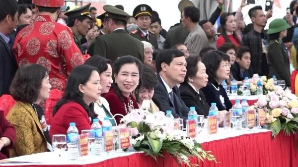 Lãnh đạo chính quyền
