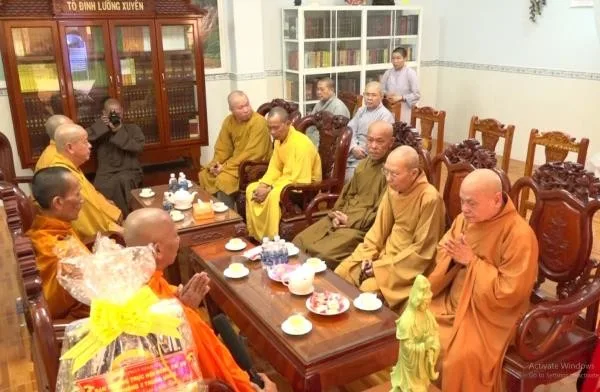 Hoà thượng Chủ tịch cùng chư Tôn đức