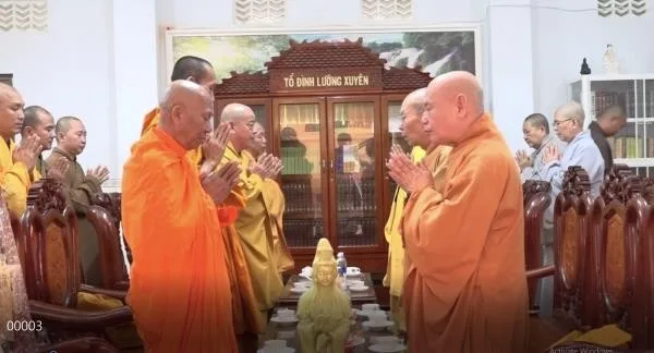 Chư Tôn đức Ban Thường trực BTS GHPGVN tỉnh Trà Vinh khánh chúc Hòa thượng Chủ tịch