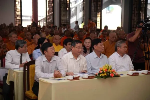 Chính quyền tham dự