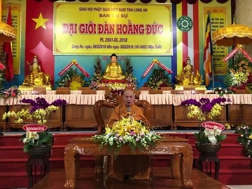 Long An: Hoà thượng Chủ tịch giáo giới tại Đại giới đàn Hoằng Đức